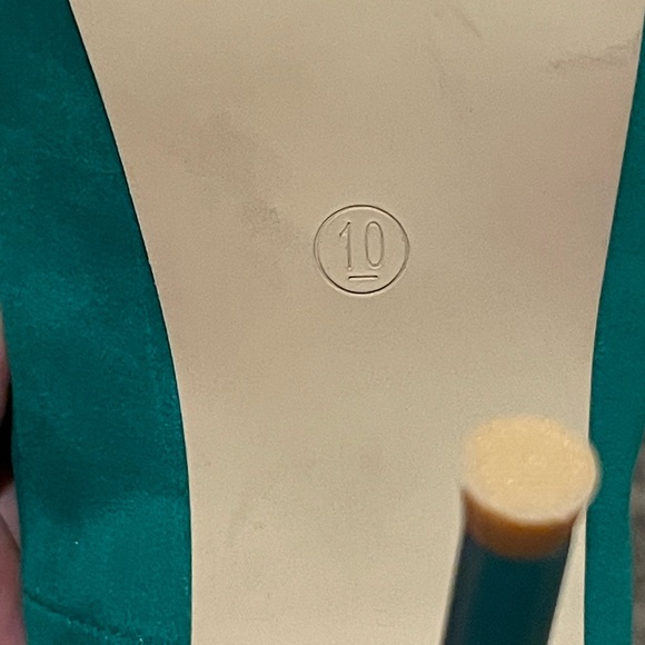 Green Velvet Slip On Charles Albert Stilettos/ Pumps.💢 - Picture 5 of 5